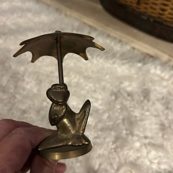 Vintage Brass frog with Umbrella made in India rare unique item HG1 - Picture 1 of 5